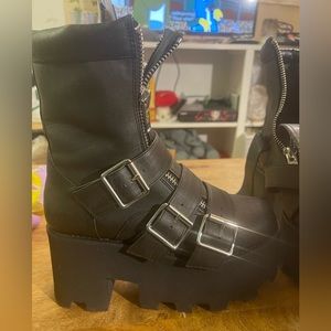 Black platform boots "made in hell". Size 7